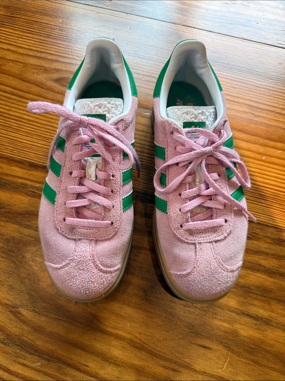 Adidas Women's platform gazelle sneakers in Pink with Green Stripe, size 6.5